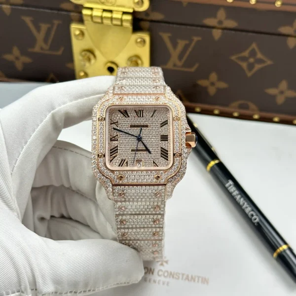 z7444533348636_e43b68e73fc36d0248ff90602c4f0405.webp Cartier Santos de Cartie Larger Full Diamond Rose Gold 39.8mm – Handcrafted Diamod